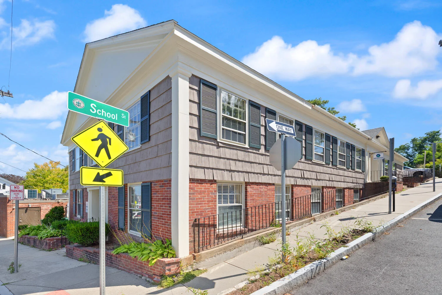 2-School-St-Plymouth-MA-02360-large-003-011-Exterior-front2-1500x1000-72dpi