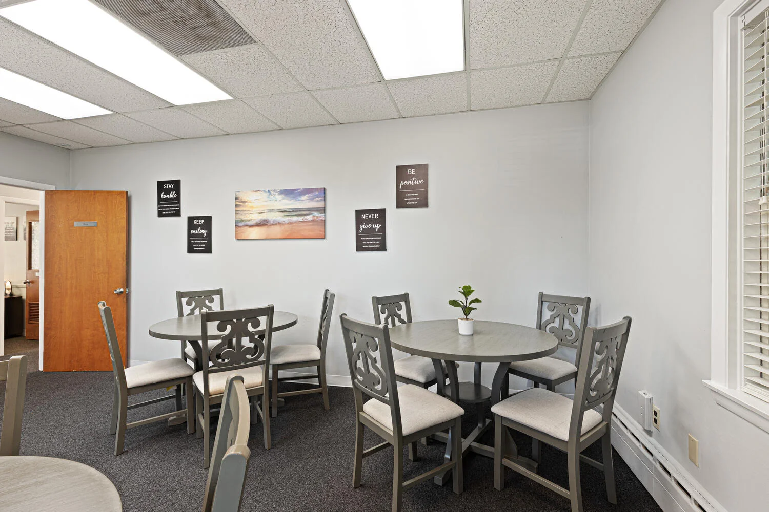 2-School-St-Plymouth-MA-02360-large-018-039-Living2-1500x1000-72dpi