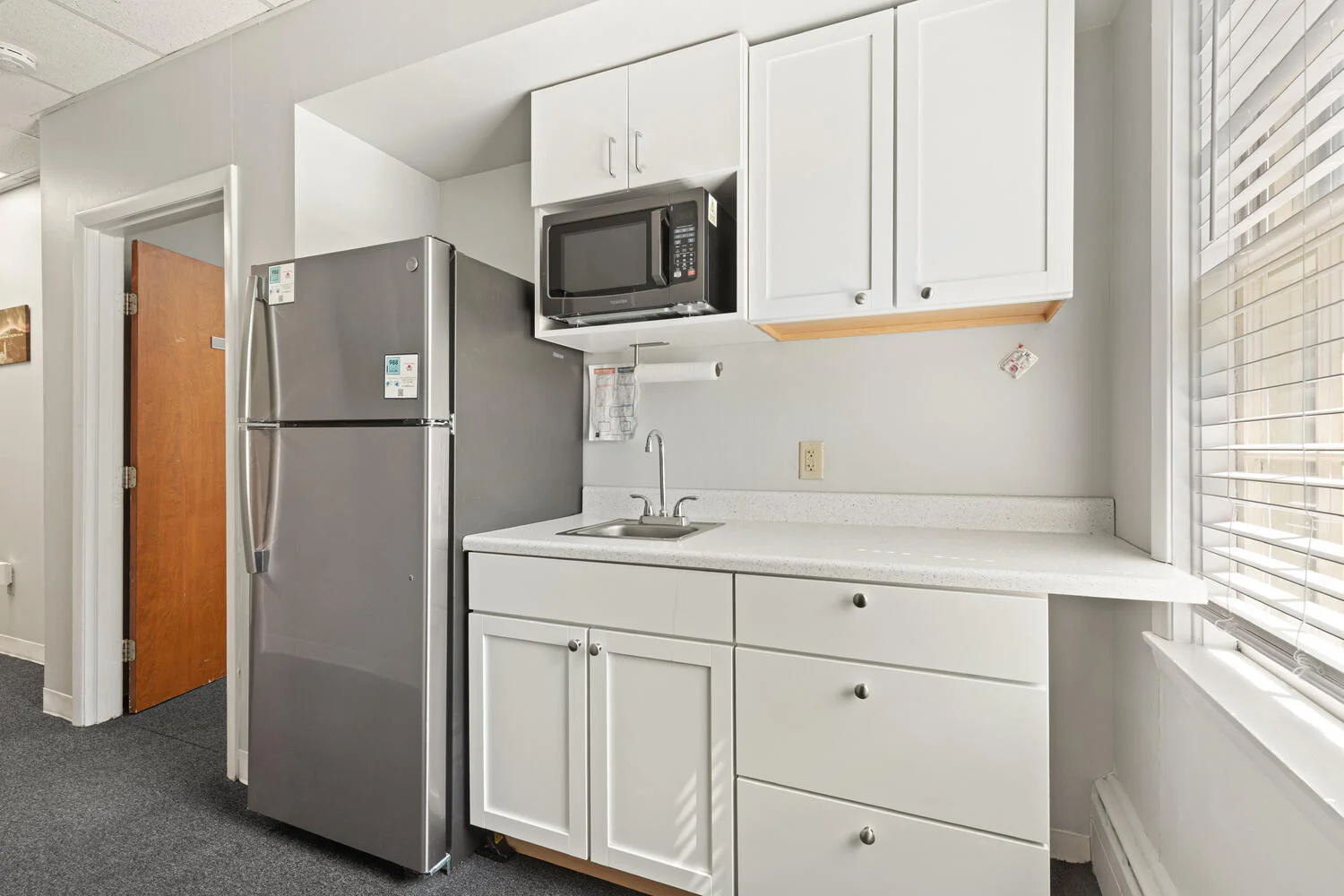 2-School-St-Plymouth-MA-02360-large-021-006-Kitchen-1500x1000-72dpi